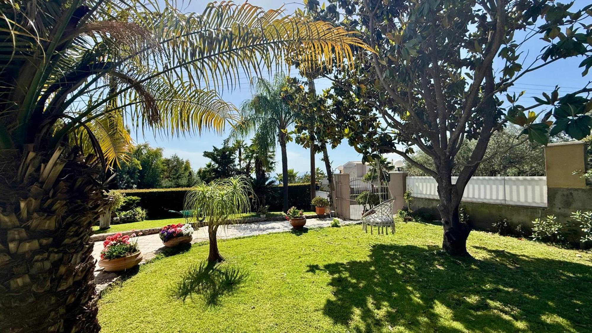 Le Jardin Apartment Kalamata Exterior photo